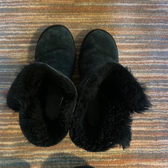 Ugg Women’s Bailey Button - Picture 3 of 6